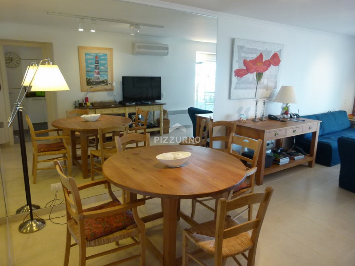 Apartamento Ref.103 - Departamento en playa mansa con parrillero propio