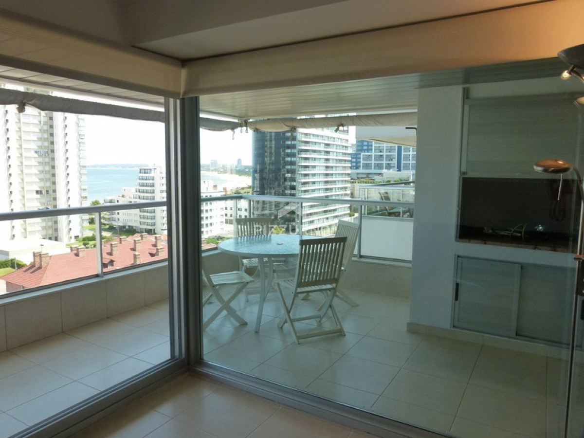 Apartamento Ref.103 - Departamento en playa mansa con parrillero propio