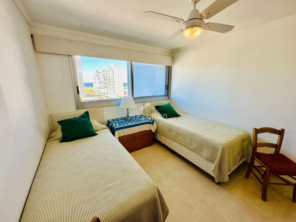 Apartamento Ref.103 - Departamento en playa mansa con parrillero propio