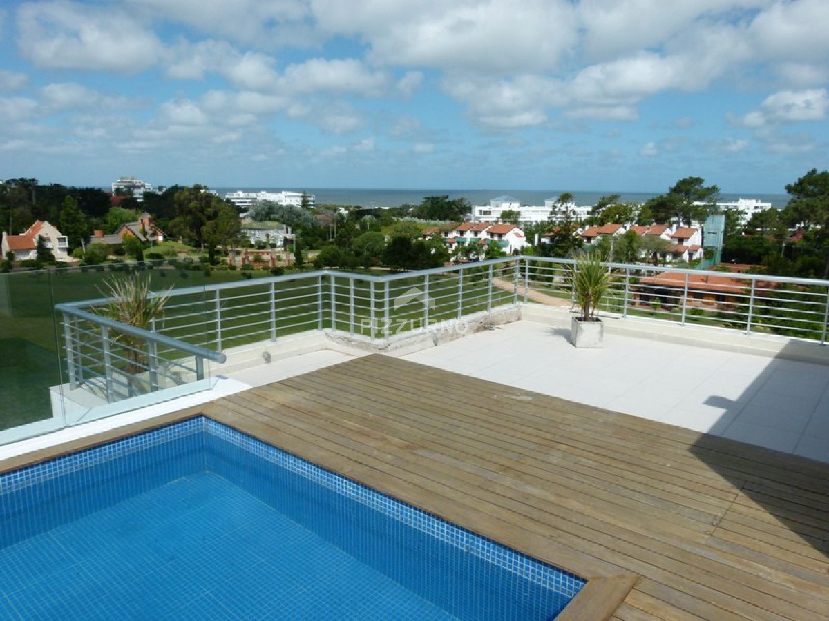 Apartamento Ref.137 - Hermoso Pent House con pileta propia
