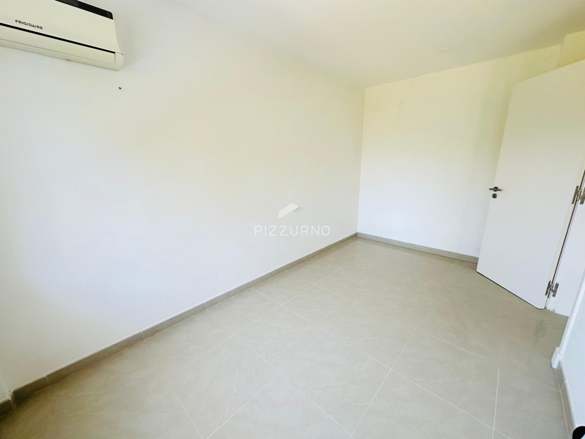 Apartamento Ref.986 - Apartamento en venta 2 dormitorios, Altos del Golf, Playa Brava!