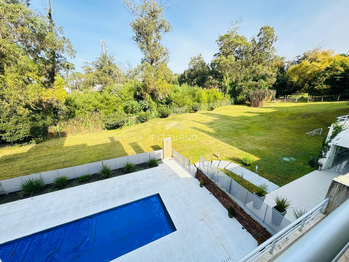 Apartamento Ref.986 - Apartamento en venta 2 dormitorios, Altos del Golf, Playa Brava!