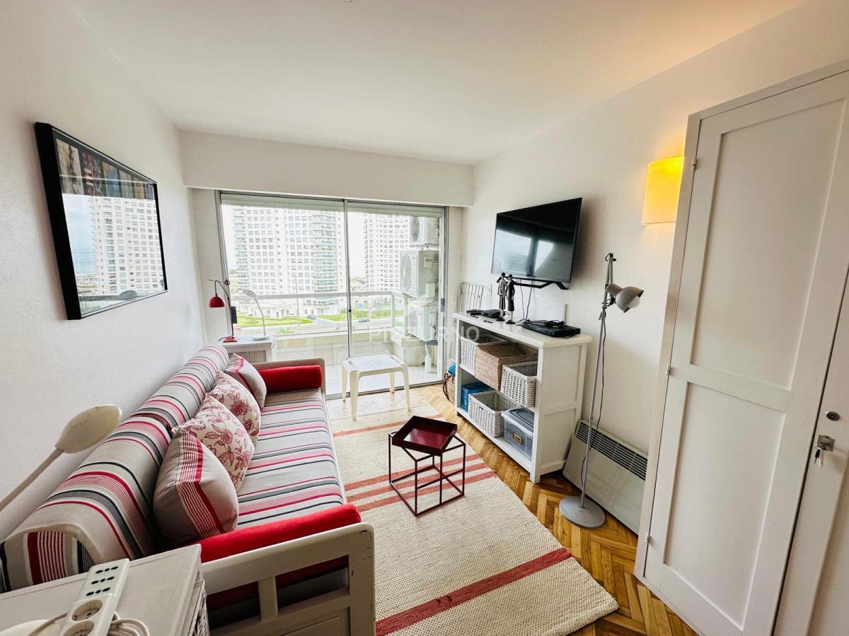 Apartamento Ref.1015 - Apartamento de tres dormitorios en alquiler, primera linea de la Mansa