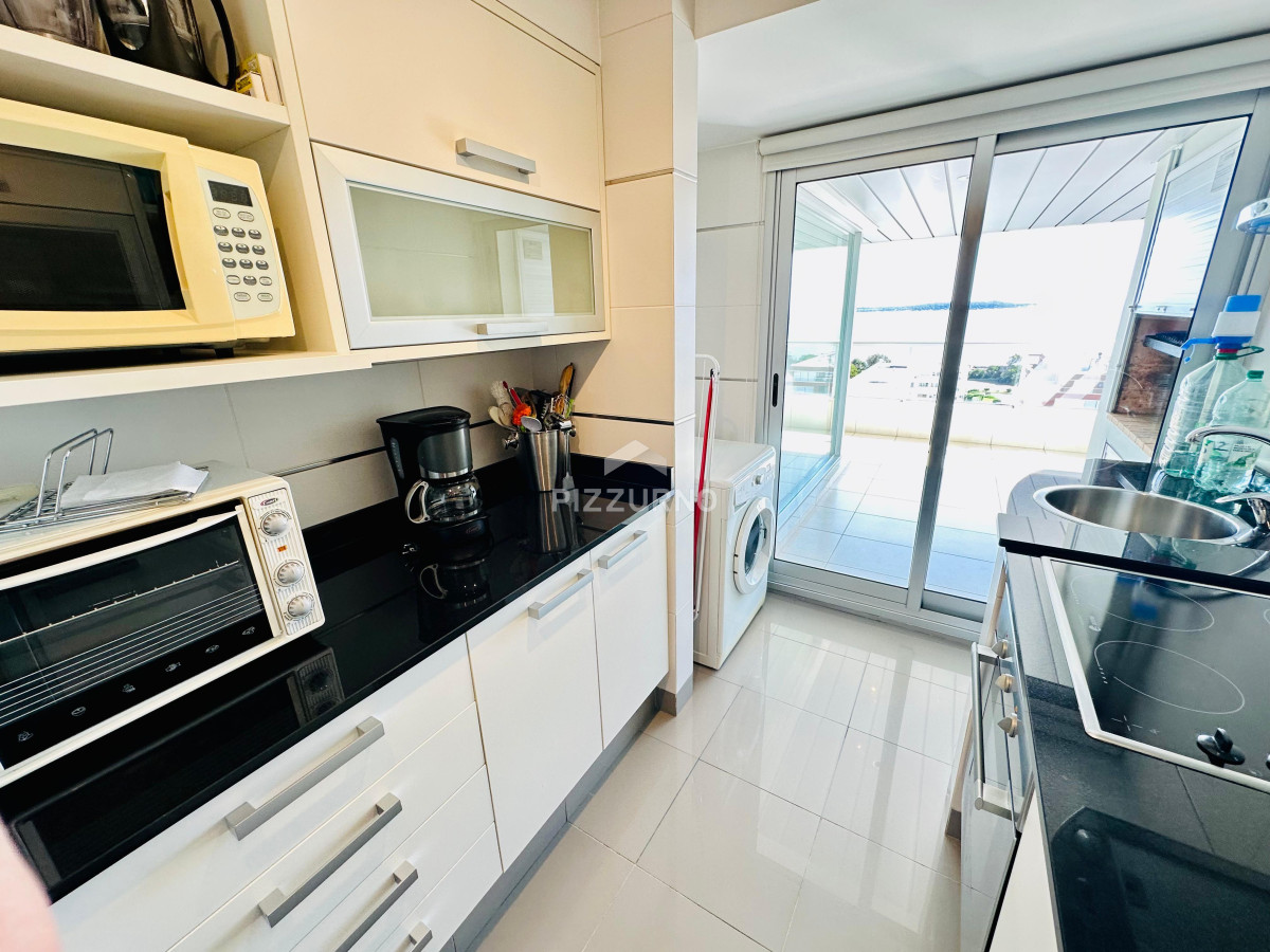 Apartamento Ref.103 - Departamento en playa mansa con parrillero propio