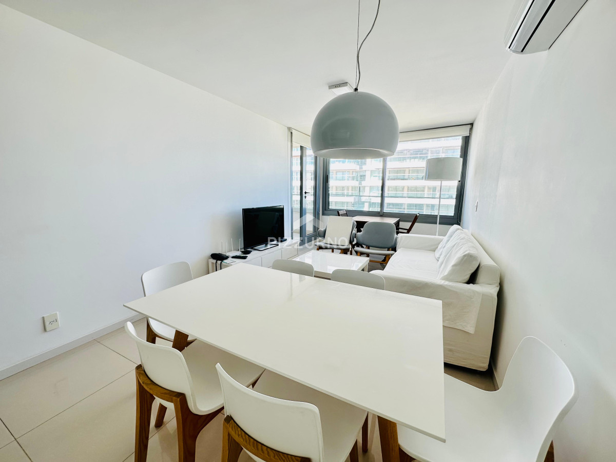 Apartamento Ref.107 - Departamento en alquiler de 2 dormitorios a 1 cuadra de la brava