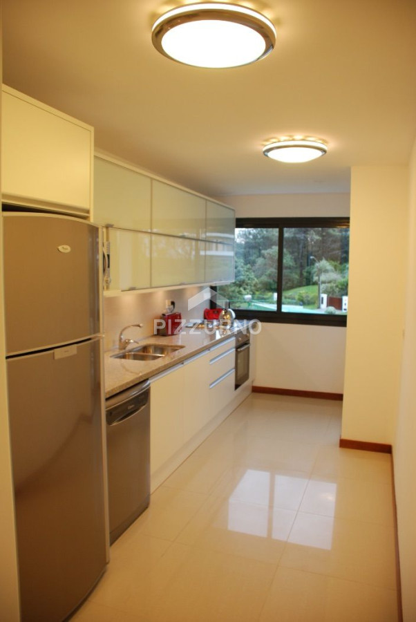 Apartamento Ref.645 - edificio en primera linea al mar , consulte por alquiler y venta 