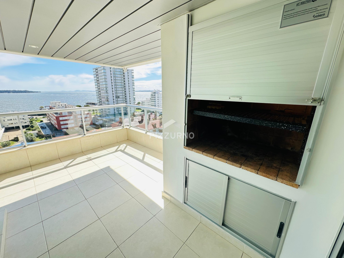 Apartamento Ref.103 - Departamento en playa mansa con parrillero propio