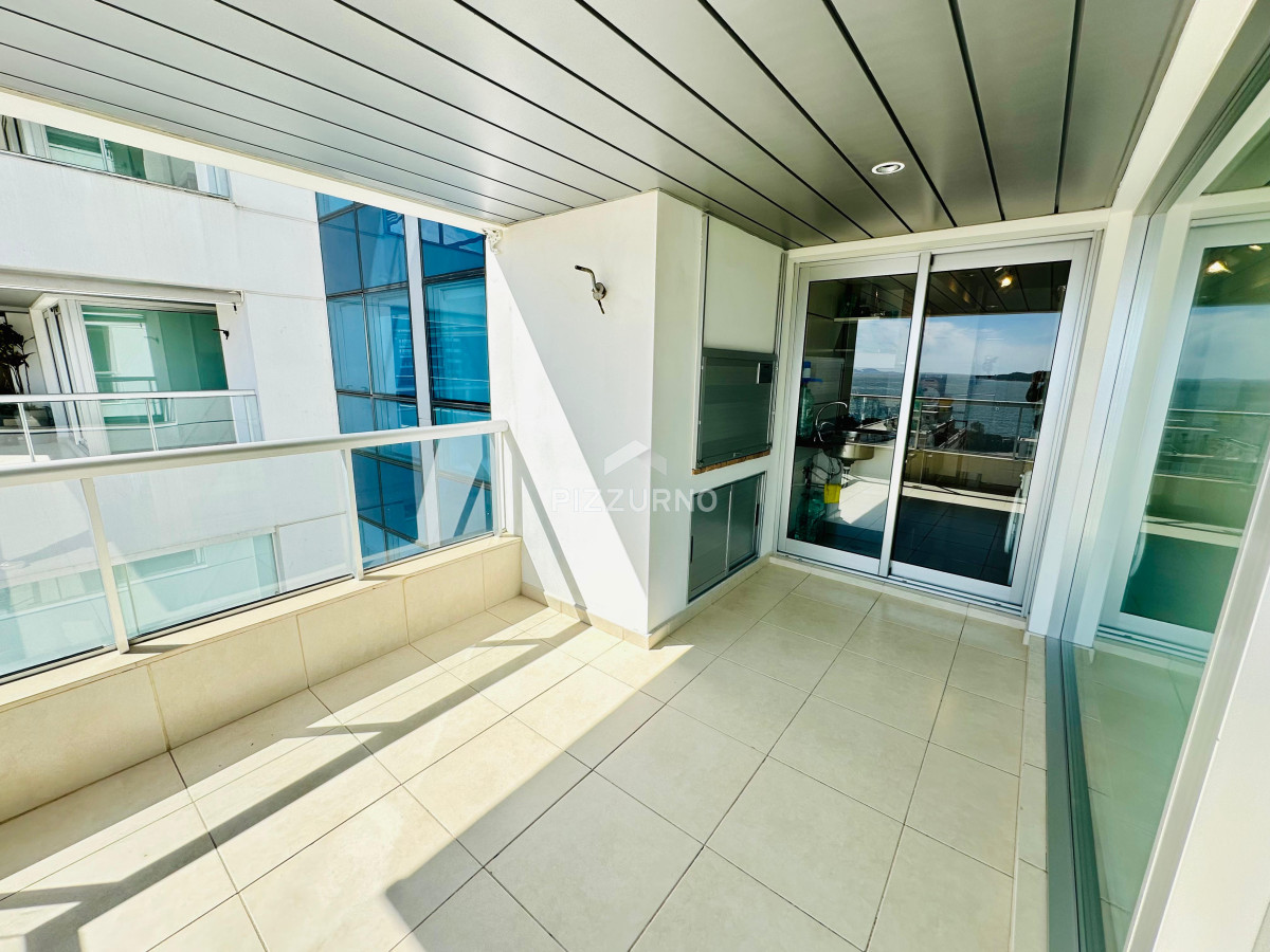 Apartamento Ref.103 - Departamento en playa mansa con parrillero propio