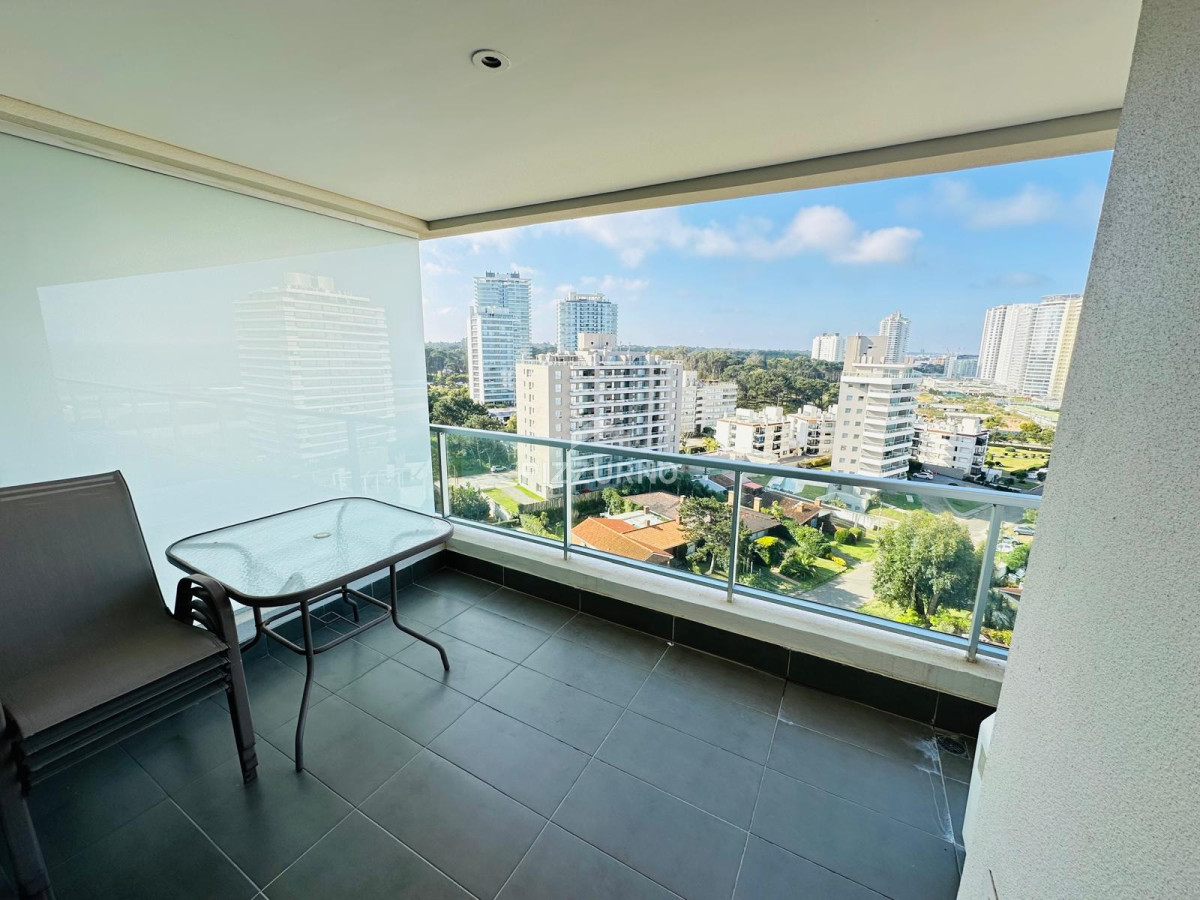 Apartamento Ref.132 - Departamento en alquiler en edificio con servicios.