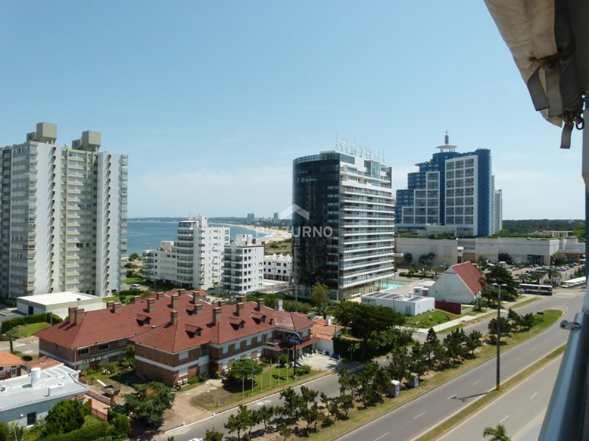 Apartamento Ref.103 - Departamento en playa mansa con parrillero propio
