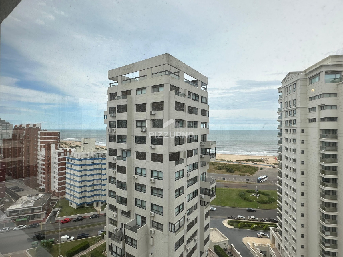 Apartamento Ref.914 - Apartamento de 3 dormitorios en alquiler, playa Brava
