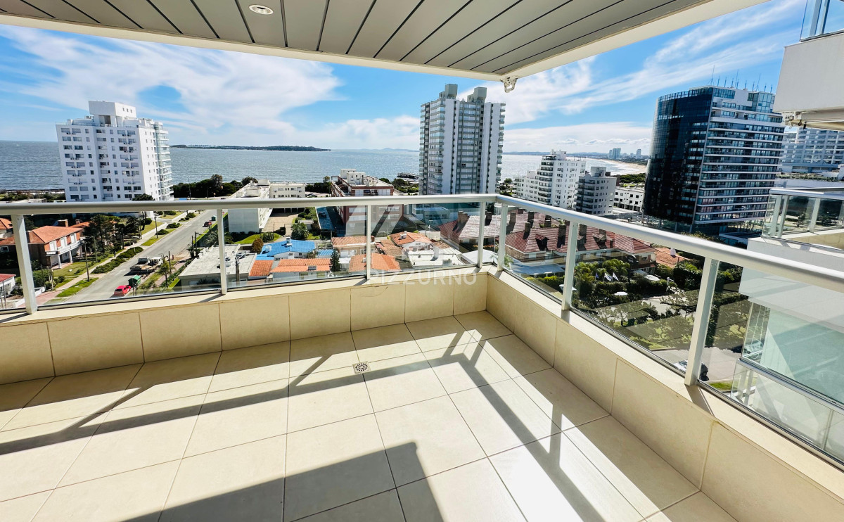 Apartamento Ref.103 - Departamento en playa mansa con parrillero propio