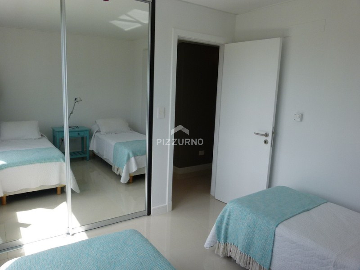 Apartamento Ref.137 - Hermoso Pent House con pileta propia