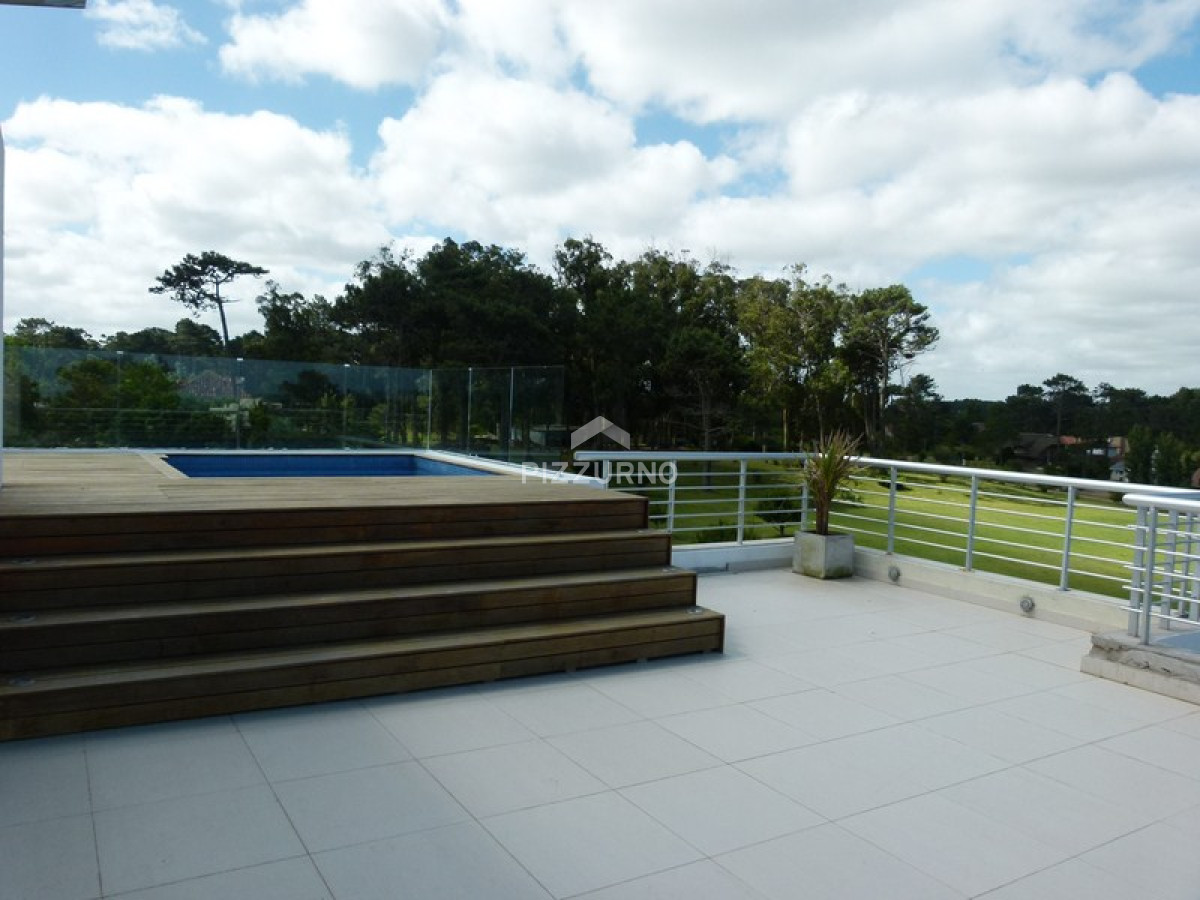 Apartamento Ref.137 - Hermoso Pent House con pileta propia