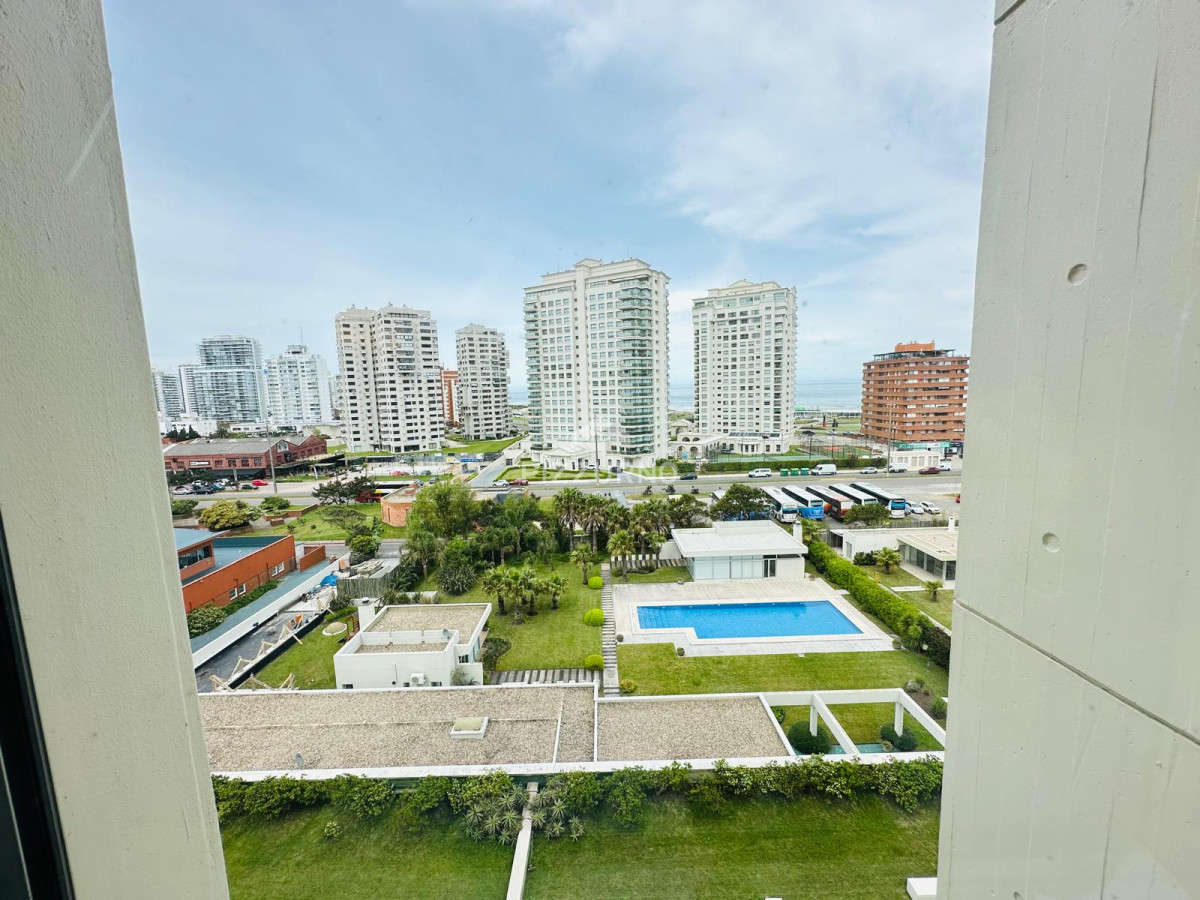 Apartamento Ref.1015 - Apartamento de tres dormitorios en alquiler, primera linea de la Mansa