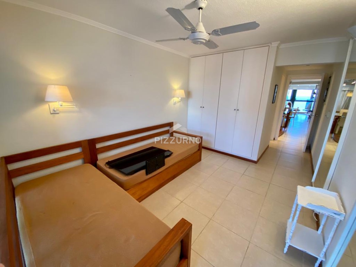 Apartamento Ref.784 - Alquiler dos dormitorios y servicio, playa brava