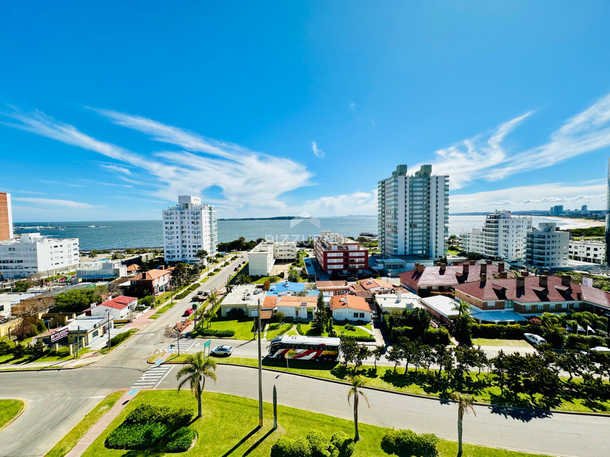 Apartamento Ref.103 - Departamento en playa mansa con parrillero propio