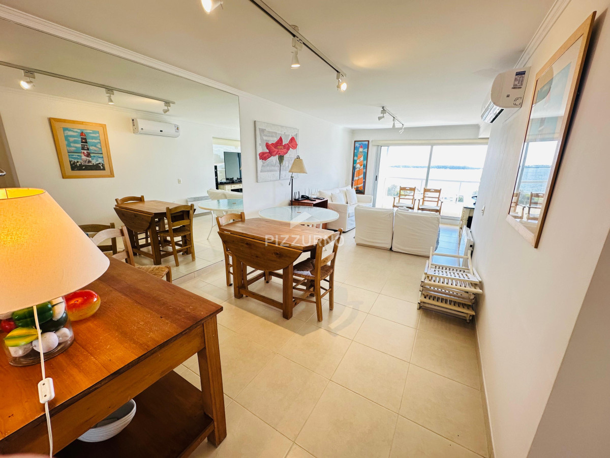 Apartamento Ref.103 - Departamento en playa mansa con parrillero propio