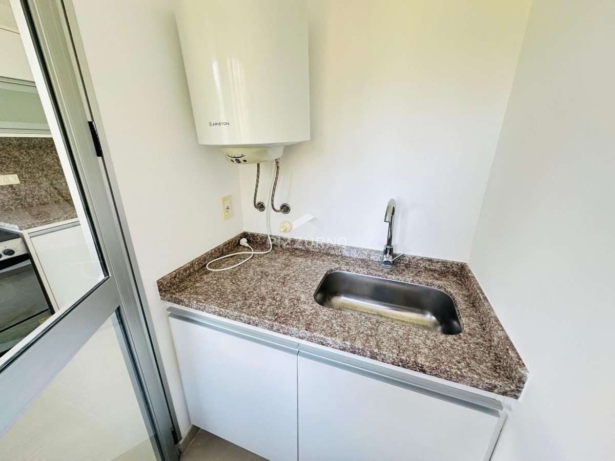Apartamento Ref.986 - Apartamento en venta 2 dormitorios, Altos del Golf, Playa Brava!