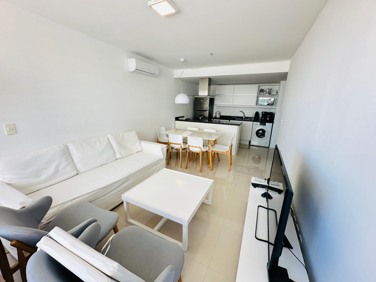 Apartamento Ref.107 - Departamento en alquiler de 2 dormitorios a 1 cuadra de la brava