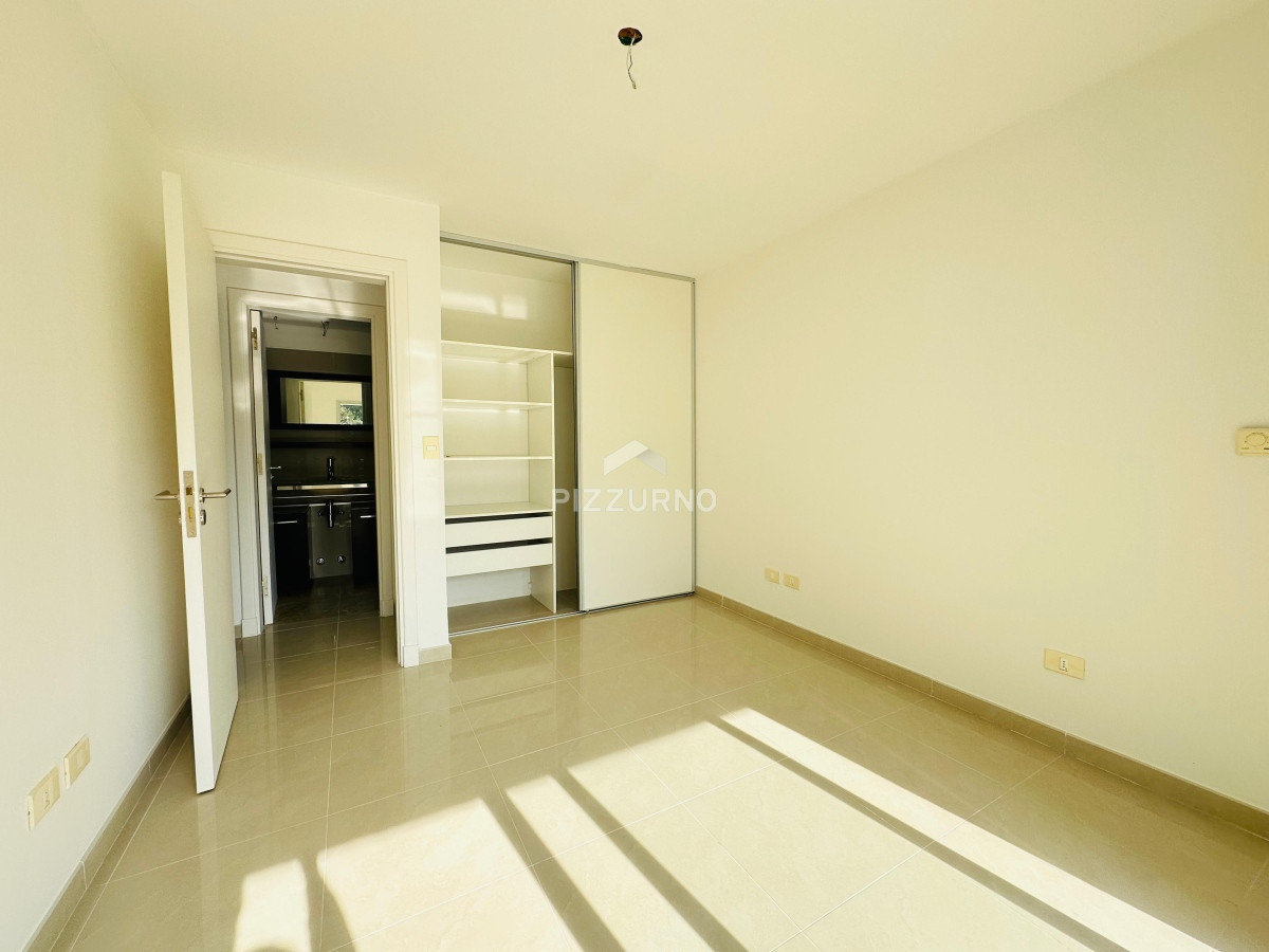 Apartamento Ref.986 - Apartamento en venta 2 dormitorios, Altos del Golf, Playa Brava!