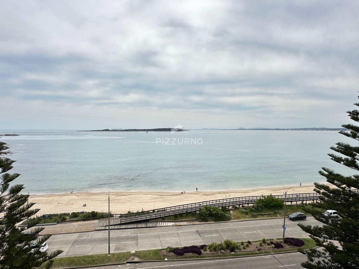 Apartamento Ref.1015 - Apartamento de tres dormitorios en alquiler, primera linea de la Mansa