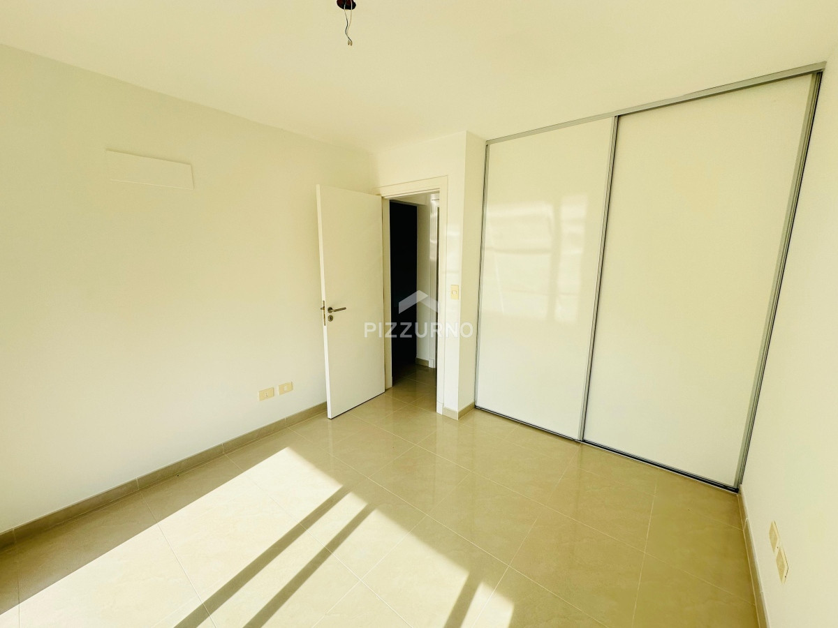 Apartamento Ref.986 - Apartamento en venta 2 dormitorios, Altos del Golf, Playa Brava!