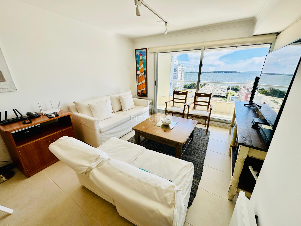 Apartamento Ref.103 - Departamento en playa mansa con parrillero propio