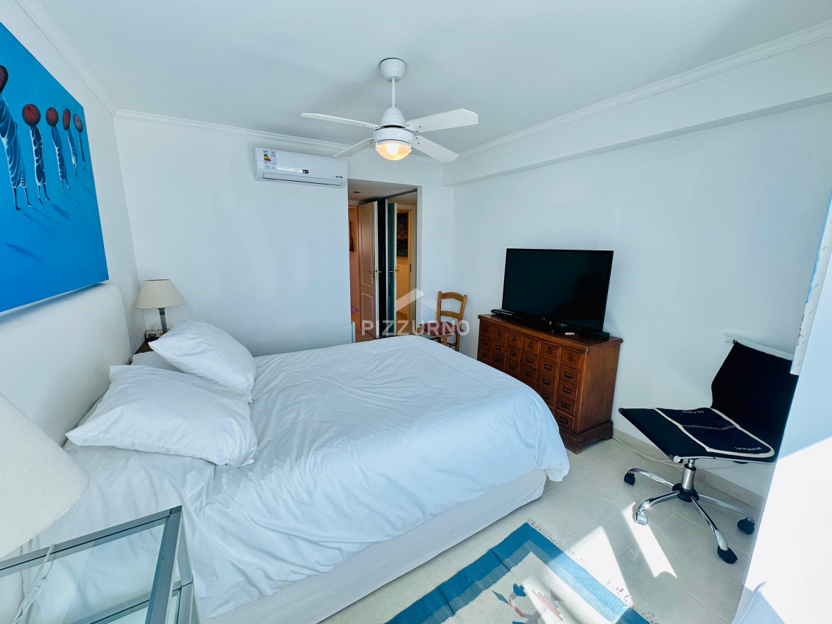 Apartamento Ref.103 - Departamento en playa mansa con parrillero propio