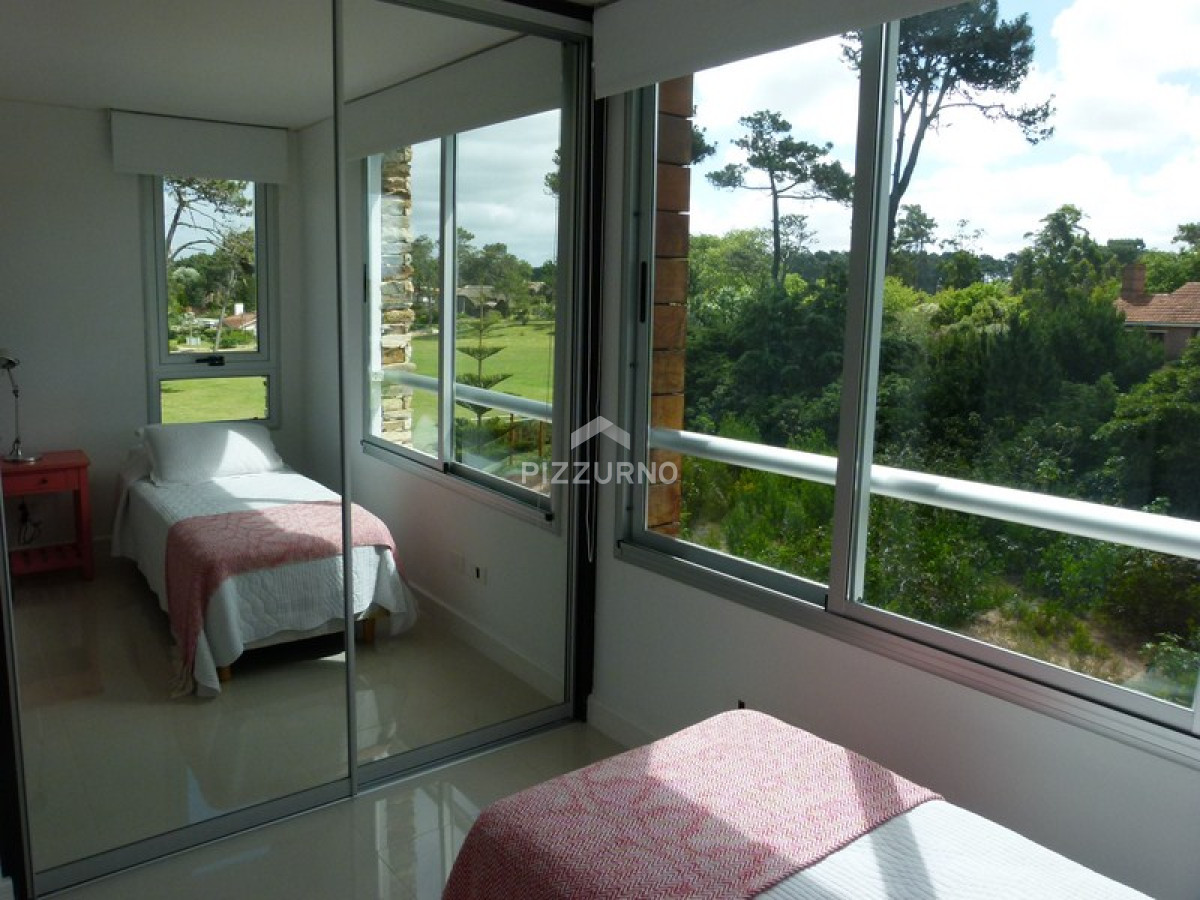 Apartamento Ref.137 - Hermoso Pent House con pileta propia