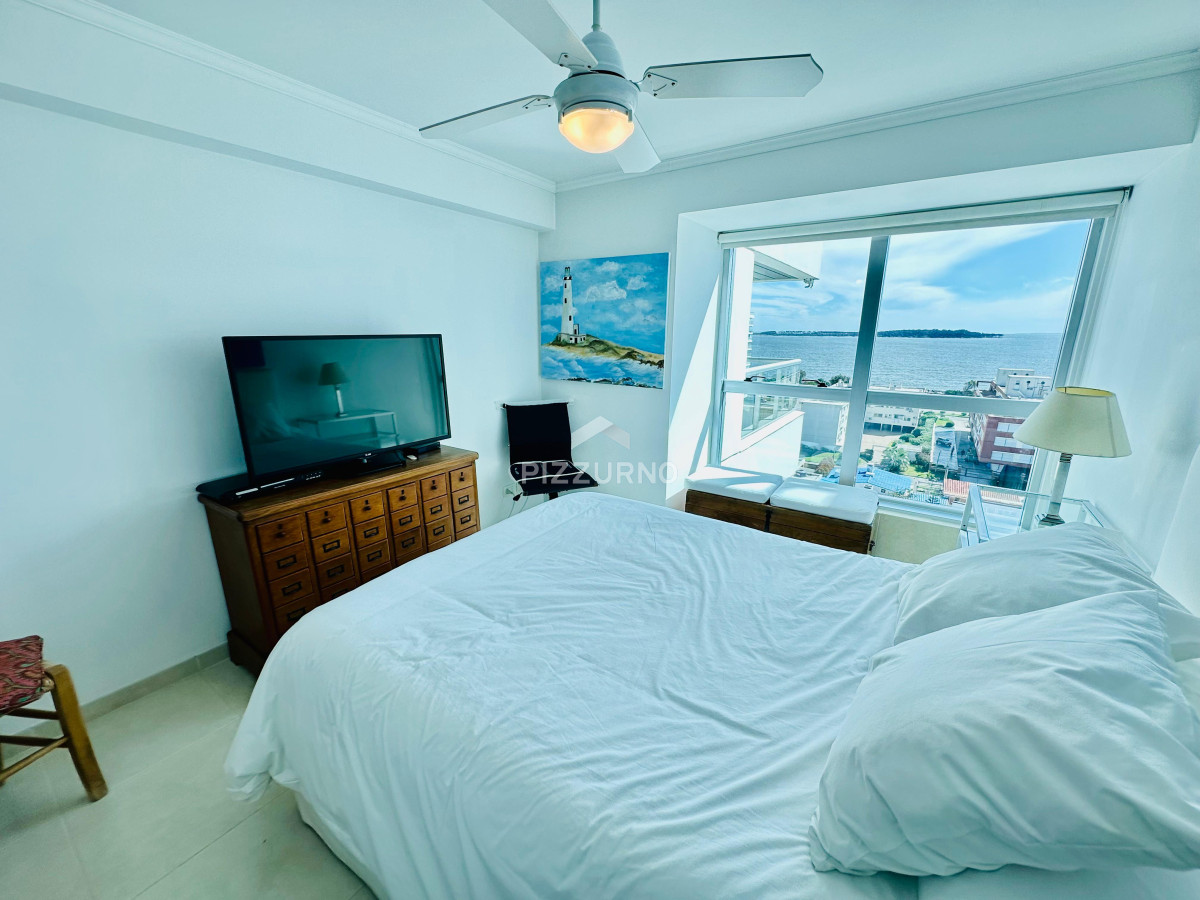 Apartamento Ref.103 - Departamento en playa mansa con parrillero propio