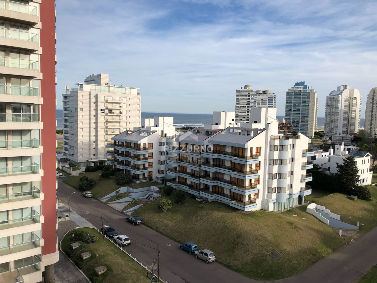 Apartamento Ref.107 - Departamento en alquiler de 2 dormitorios a 1 cuadra de la brava