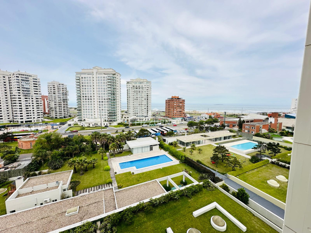 Apartamento Ref.1015 - Apartamento de tres dormitorios en alquiler, primera linea de la Mansa