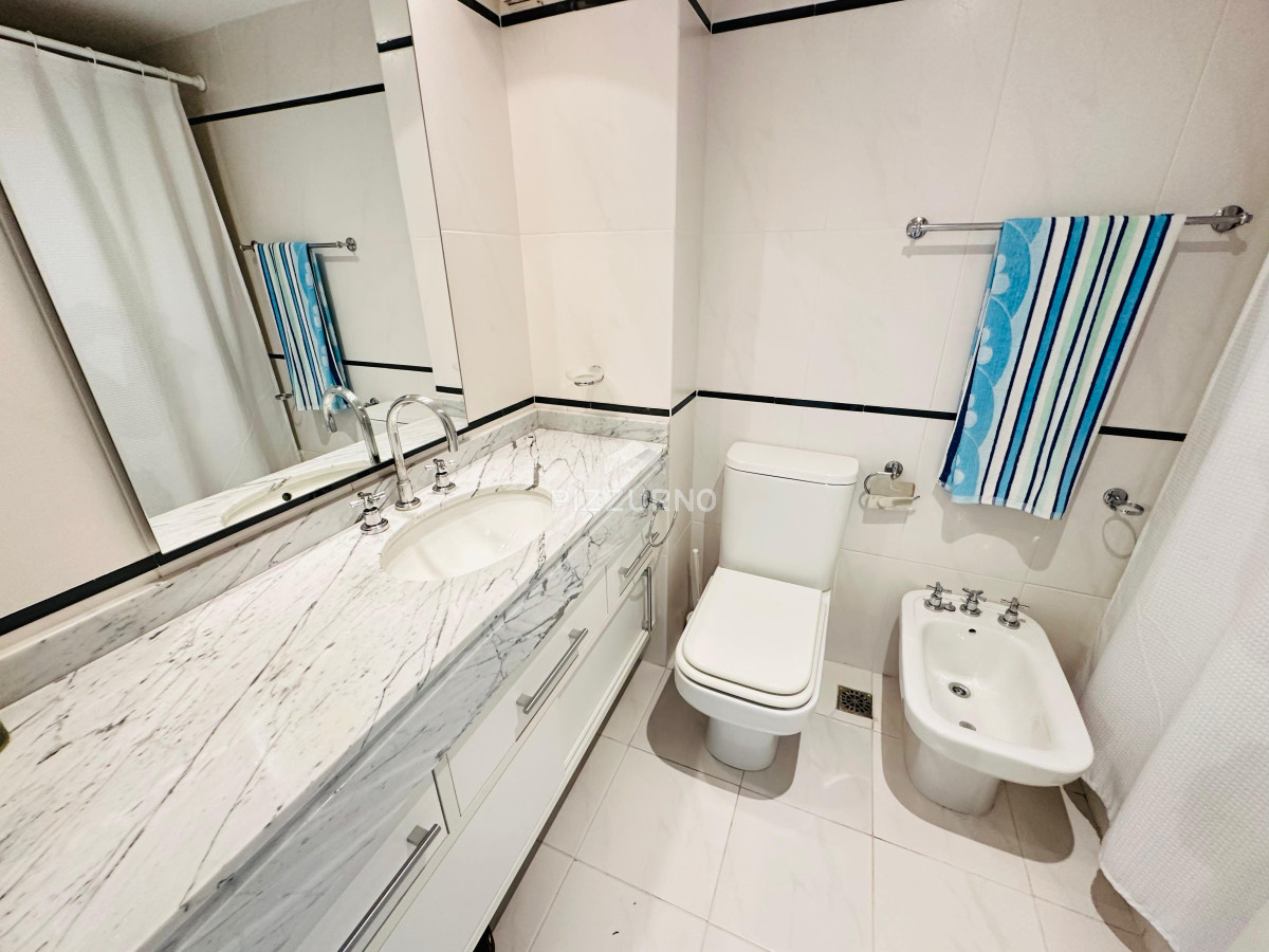 Apartamento Ref.103 - Departamento en playa mansa con parrillero propio