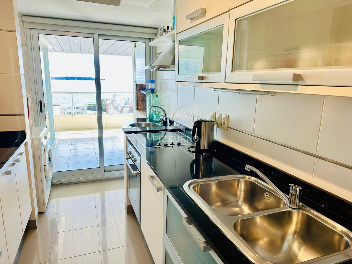 Apartamento Ref.103 - Departamento en playa mansa con parrillero propio