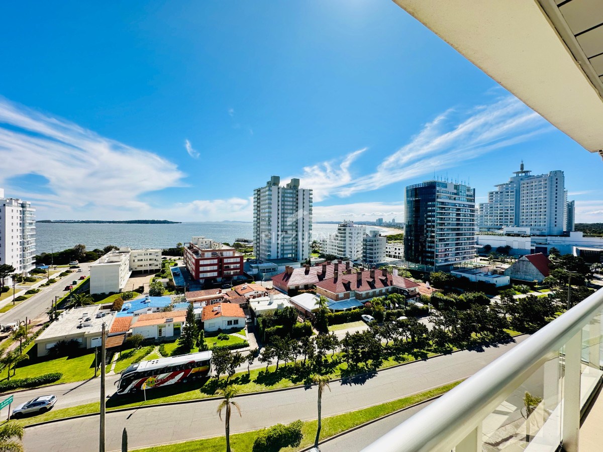 Apartamento Ref.103 - Departamento en playa mansa con parrillero propio