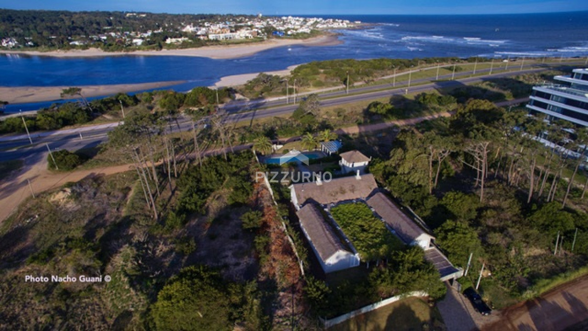 Casa Ref.156 - Casa en alquiler temporario - PUNTA DEL ESTE, PLAYA BRAVA