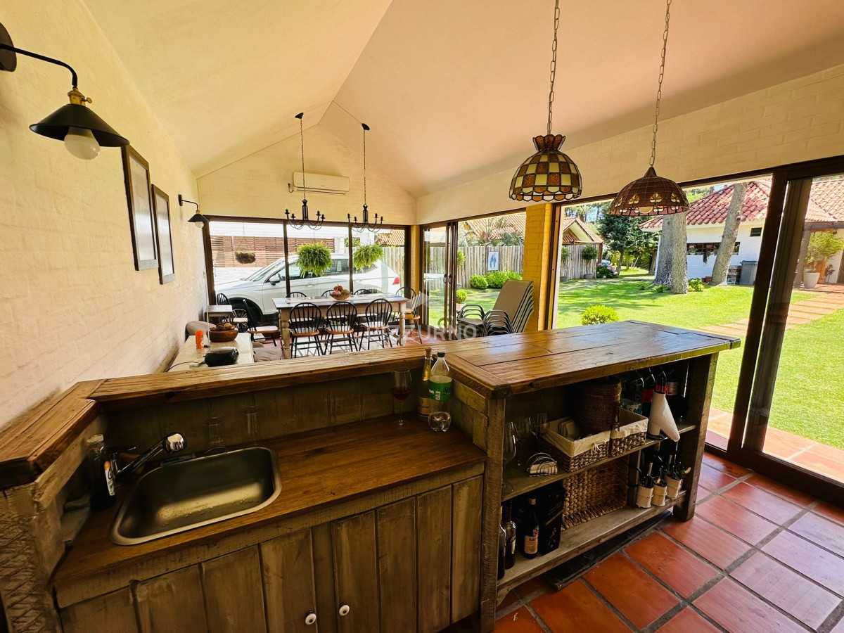 Casa Ref.934 - Hermosa casa en alquiler de 4 dormitorios en San Rafael