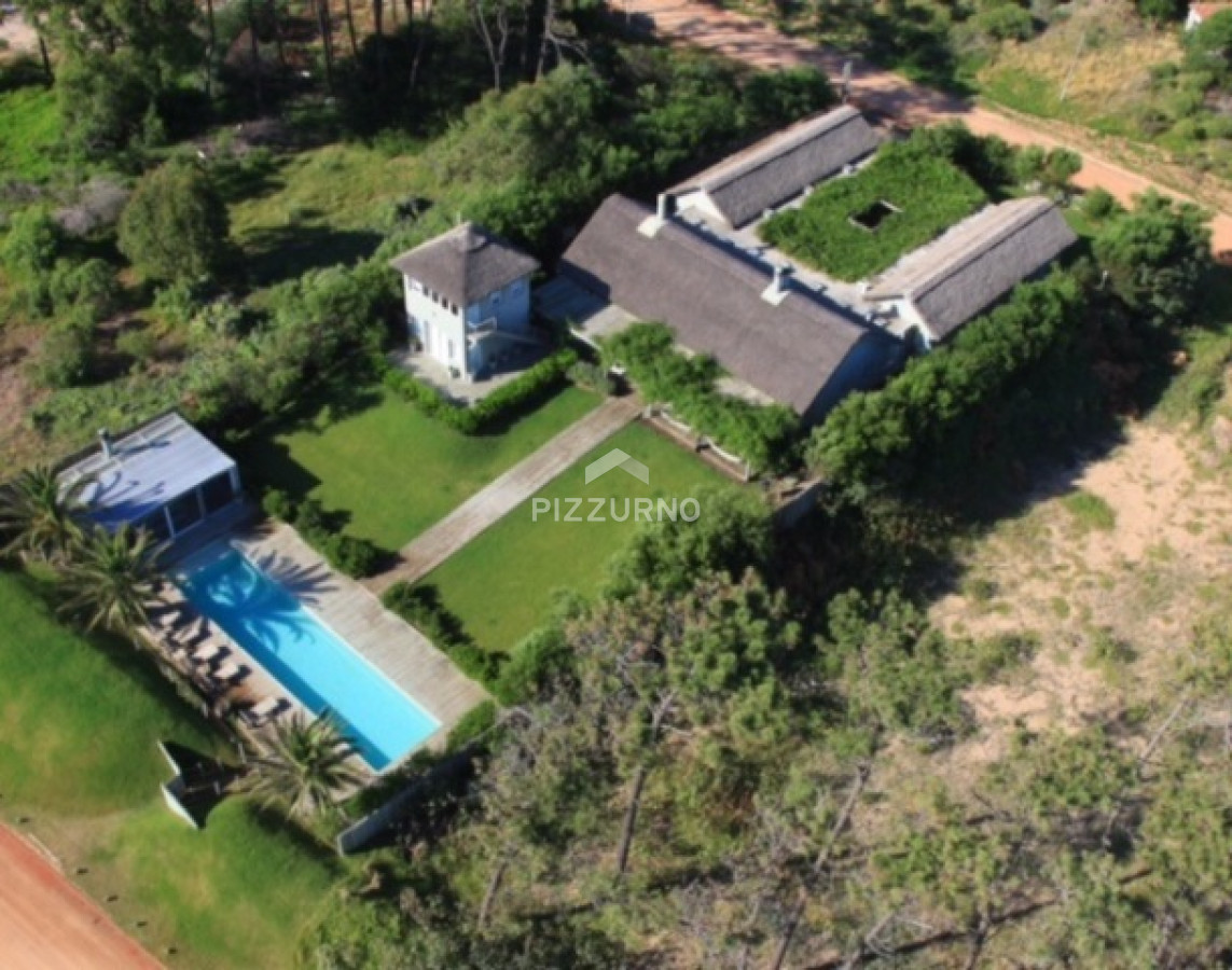 Casa Ref.156 - Casa en alquiler temporario - PUNTA DEL ESTE, PLAYA BRAVA