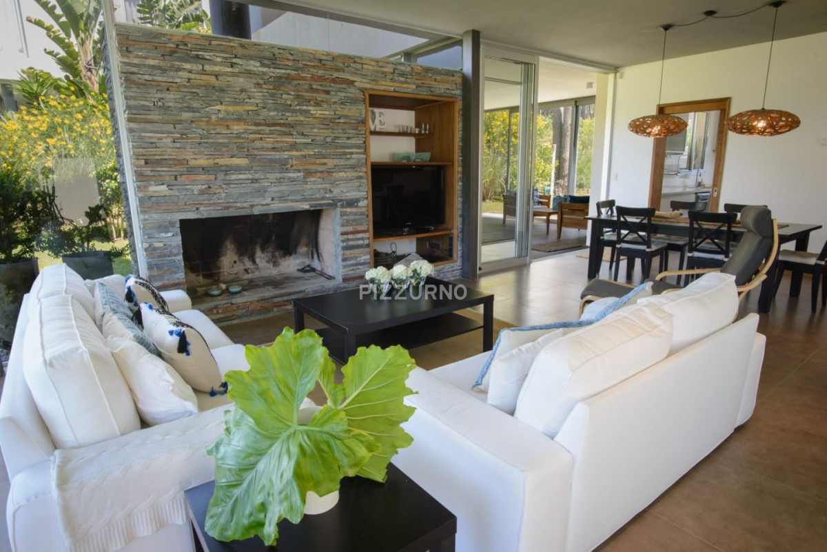 Casa Ref.673 - Alquiler  de Casa 5 DORMITORIOS en Rincón del Indio, Punta del Este.