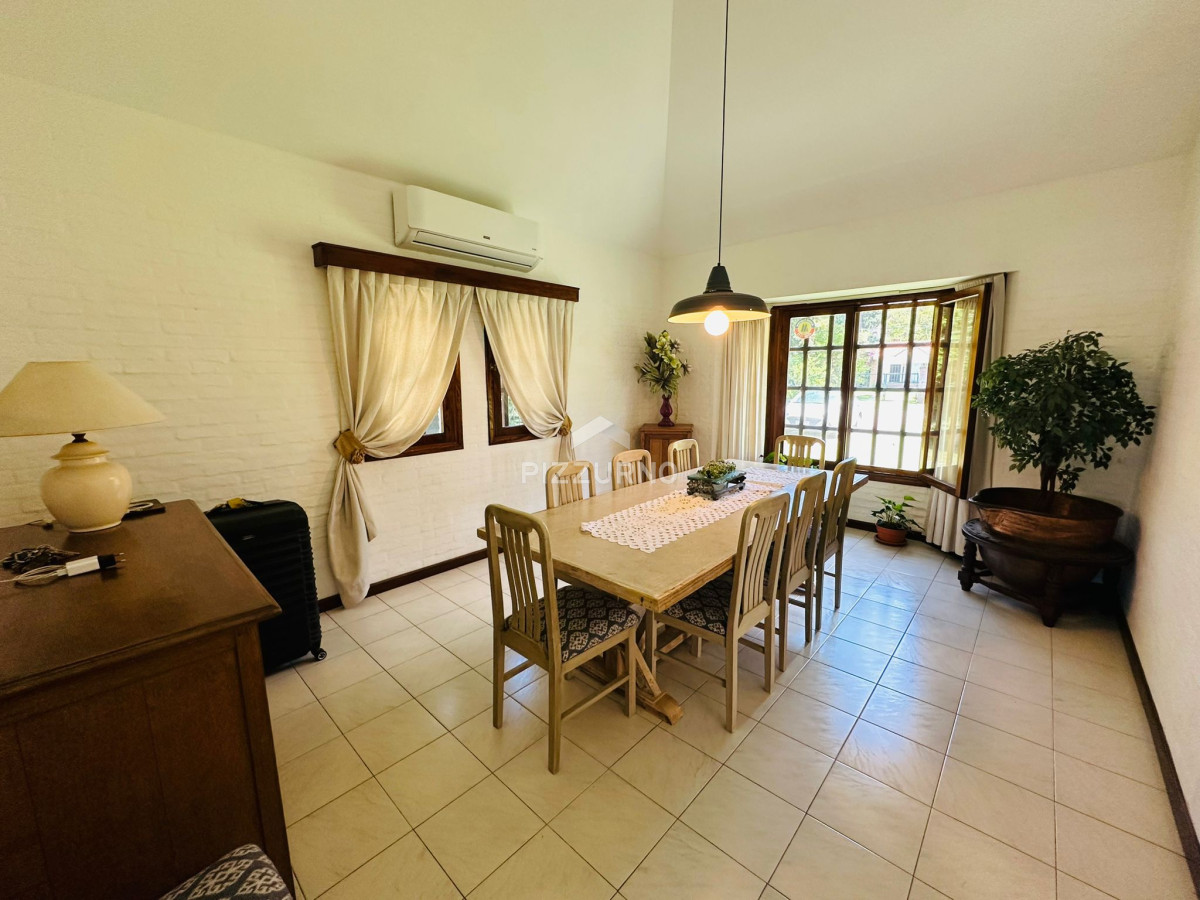 Casa Ref.934 - Hermosa casa en alquiler de 4 dormitorios en San Rafael