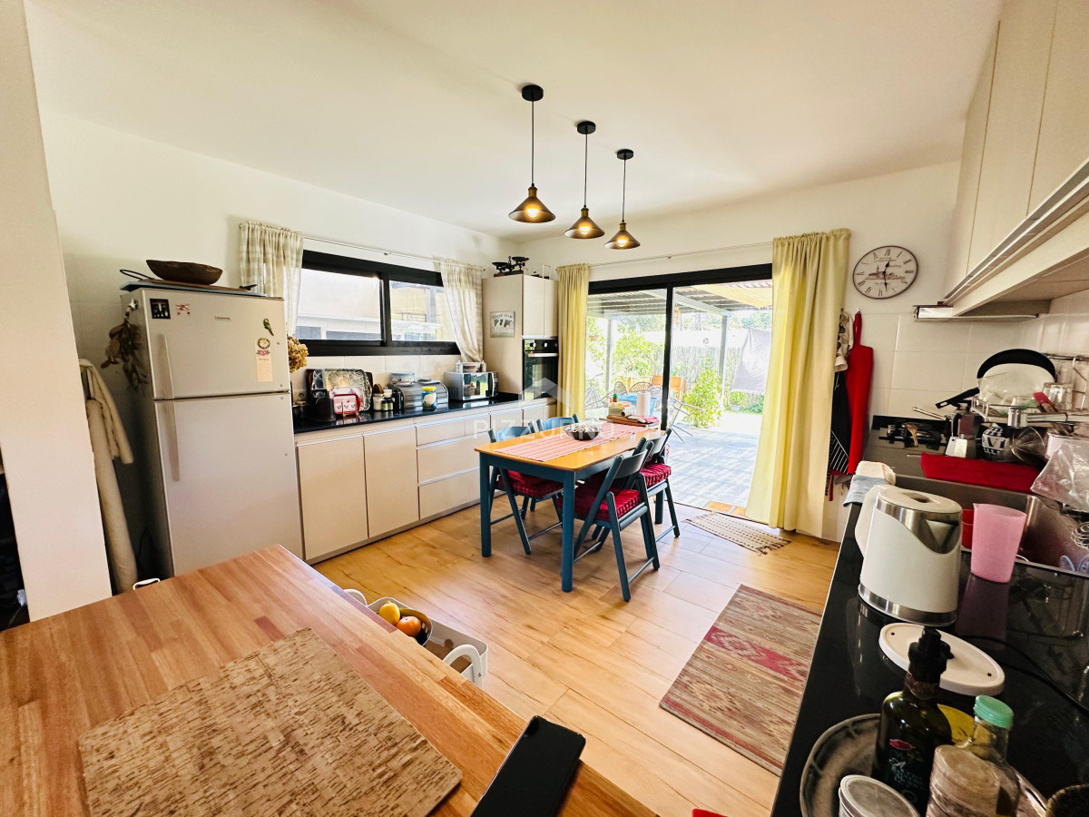 Casa Ref.1091 - Casa en venta en Burnett