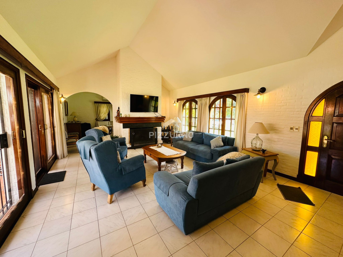 Casa Ref.934 - Hermosa casa en alquiler de 4 dormitorios en San Rafael