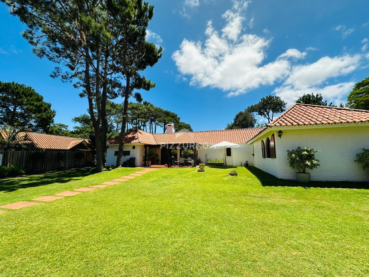 Casa Ref.934 - Hermosa casa en alquiler de 4 dormitorios en San Rafael