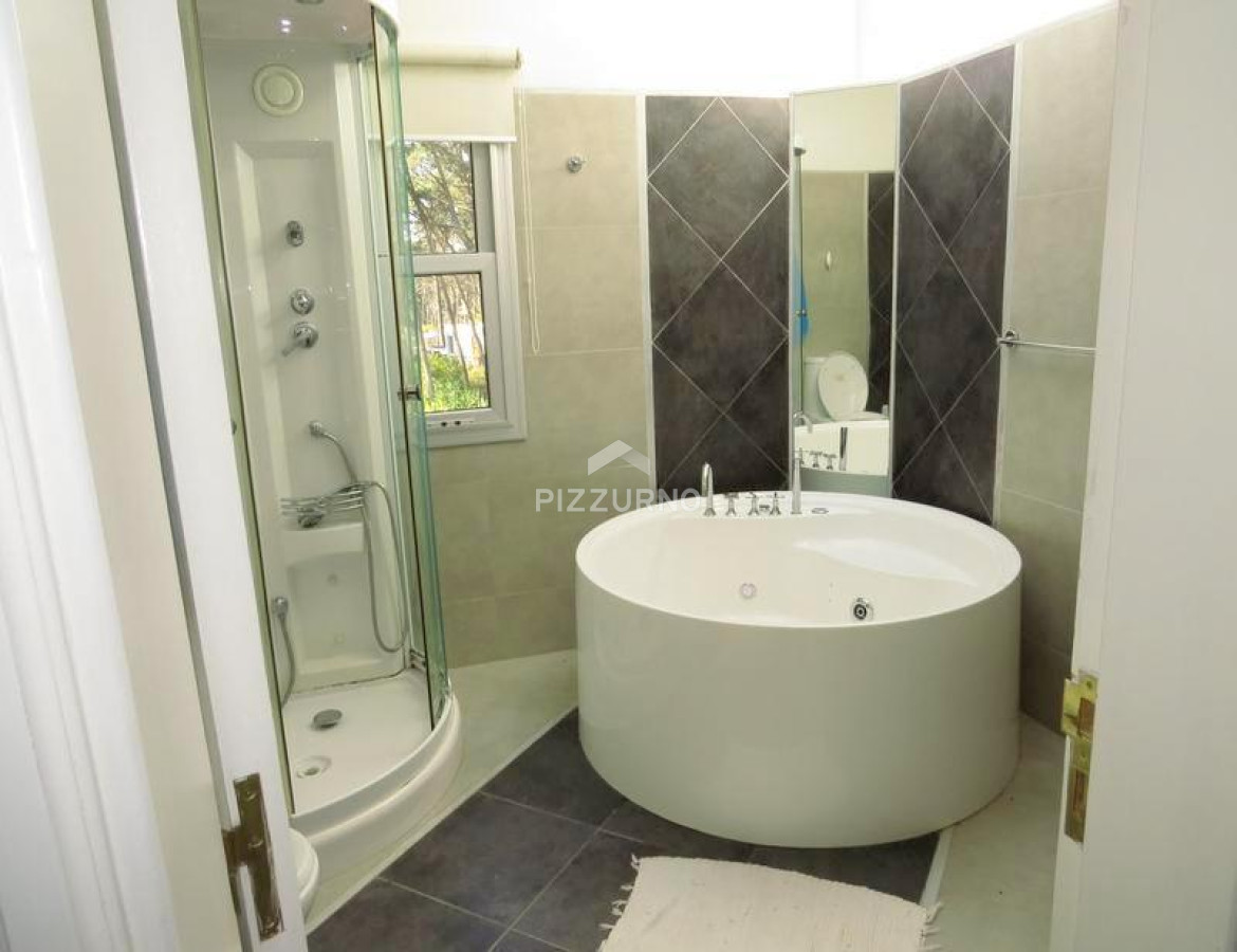 Casa Ref.241 - casa espectacular en laguna blanca , con todos los servicios 