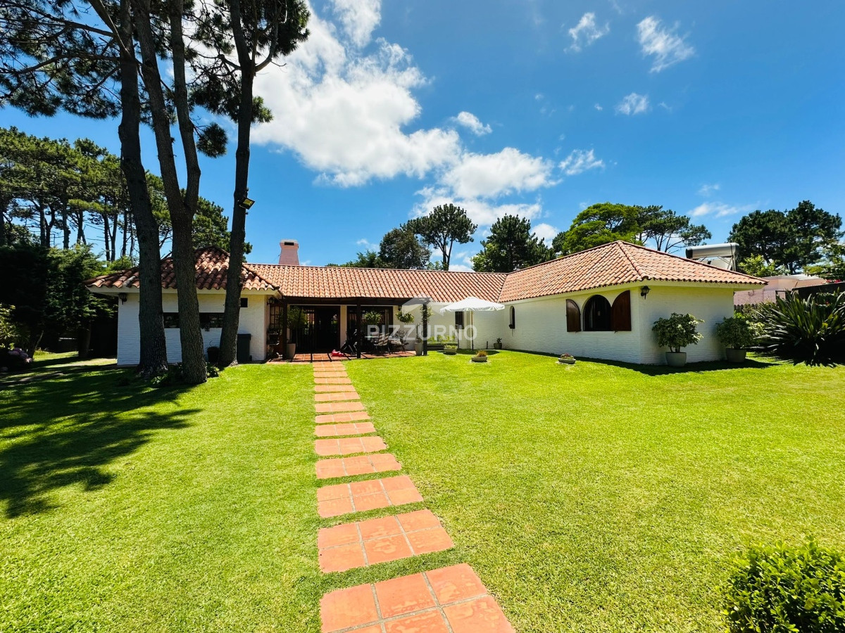 Casa Ref.934 - Hermosa casa en alquiler de 4 dormitorios en San Rafael