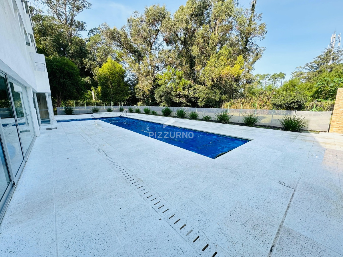 Apartamento Ref.986 - Apartamento en venta 2 dormitorios, Altos del Golf, Playa Brava!