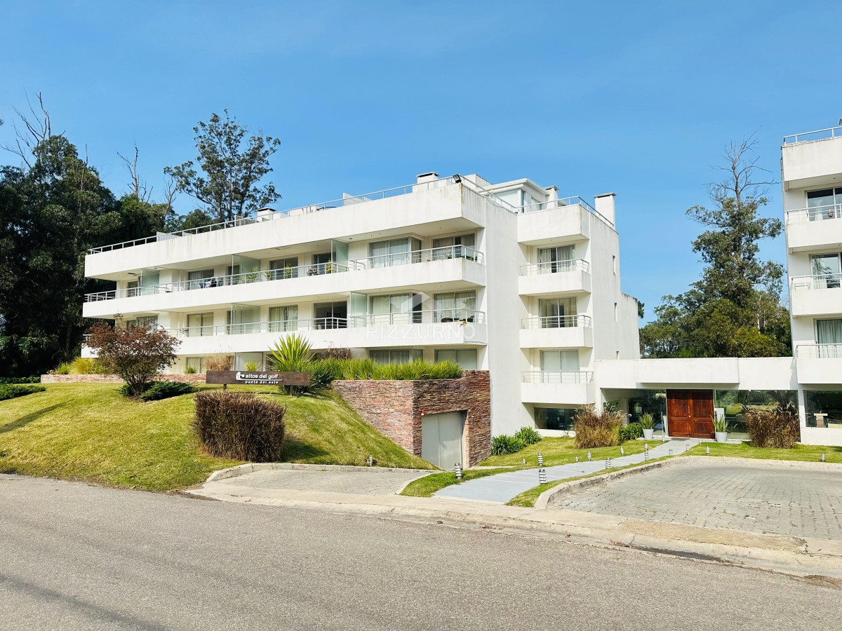 Apartamento Ref.986 - Apartamento en venta 2 dormitorios, Altos del Golf, Playa Brava!