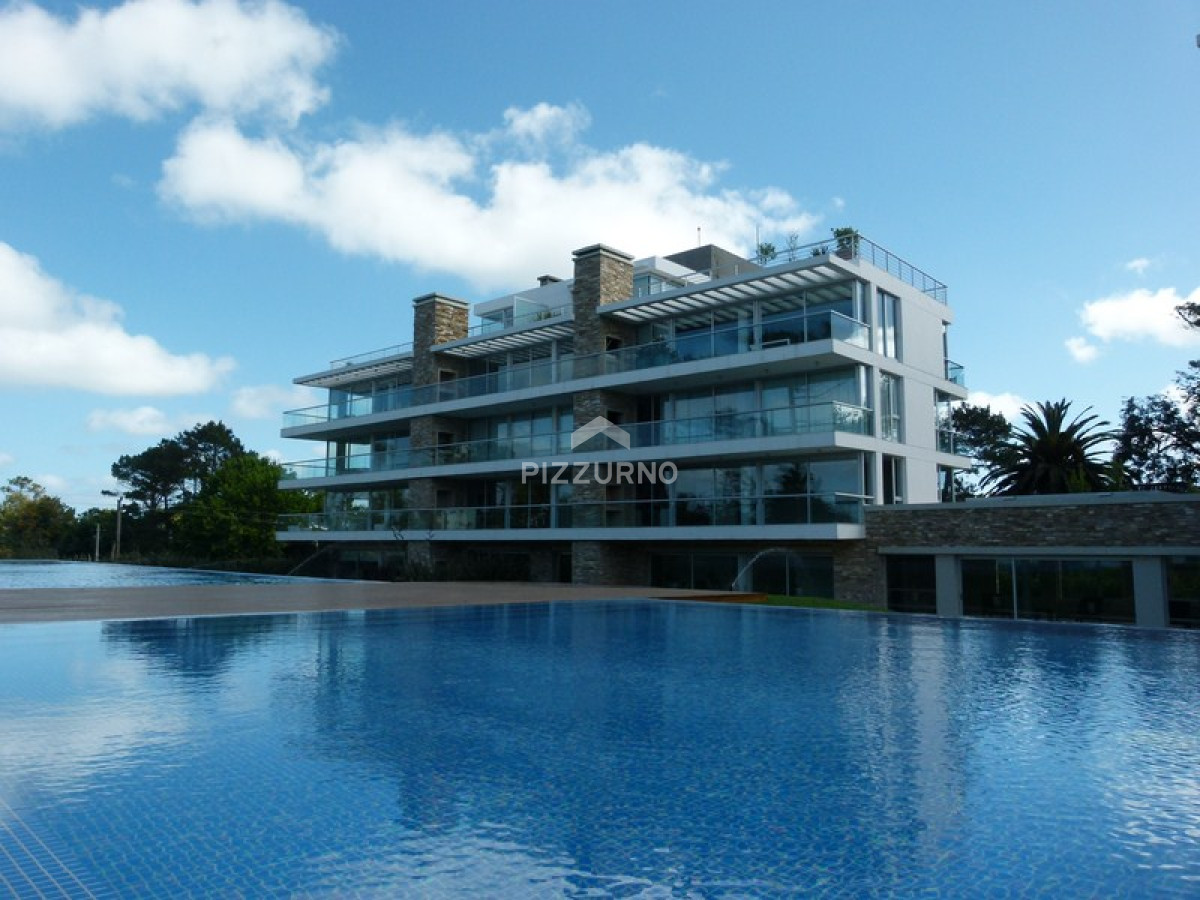 Apartamento Ref.137 - Hermoso Pent House con pileta propia