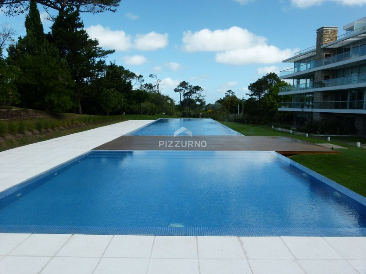 Apartamento Ref.137 - Hermoso Pent House con pileta propia